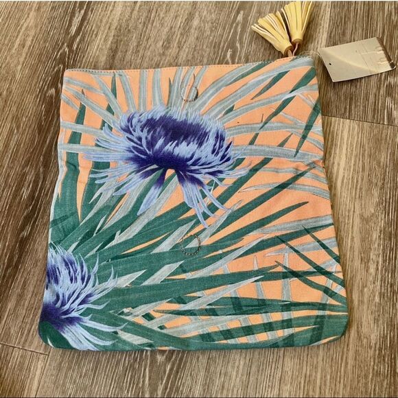 Kimichi Blue UO clutch with tassel NWT - Picture 3 of 12